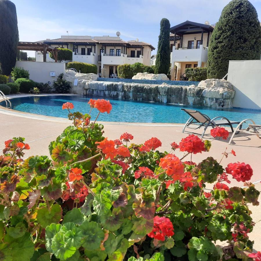 Helios Heights Spirits, Aphrodite Hills Golf Resort Kouklia Exteriör bild